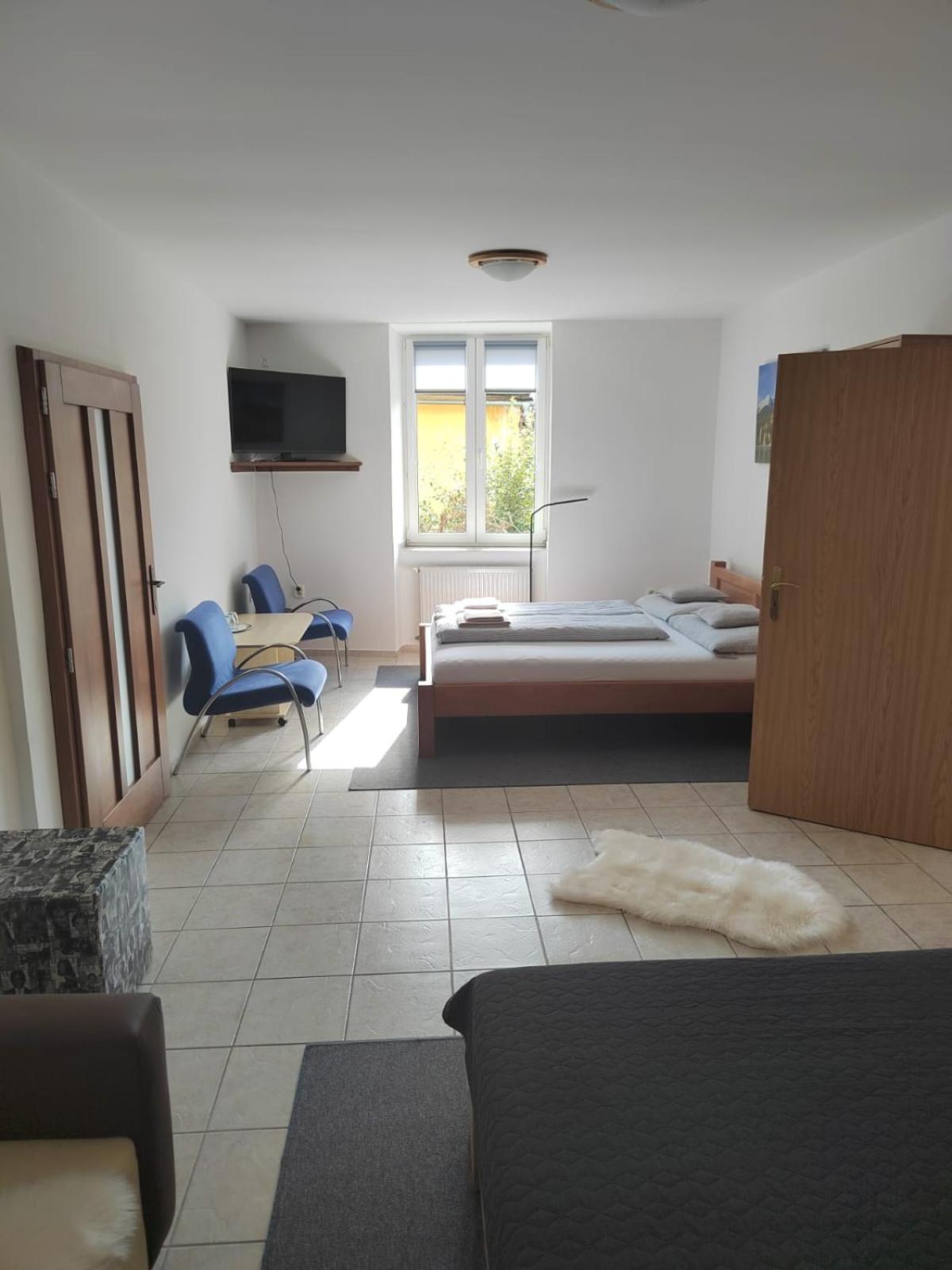 Penzion Oso Vrbov Bagian luar foto